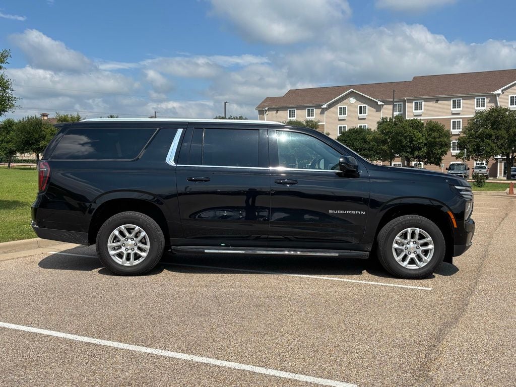 2025 Chevrolet Suburban LT