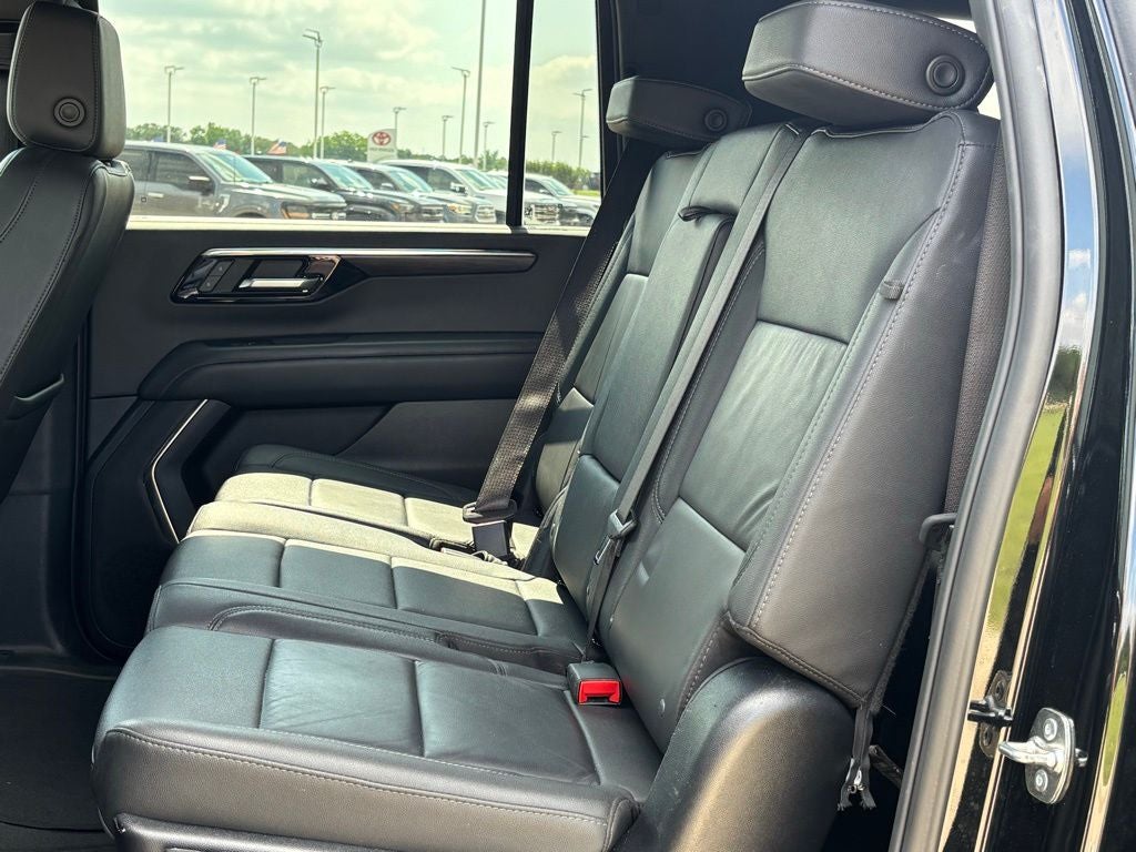2025 Chevrolet Suburban LT