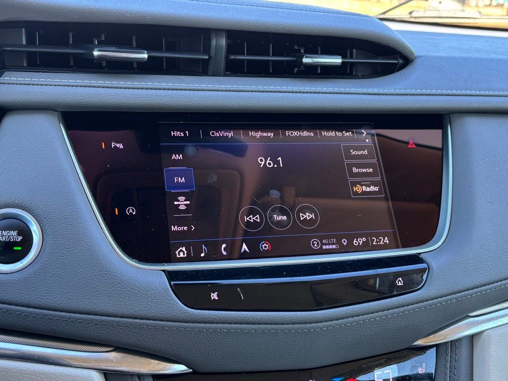 2022 Cadillac XT5 Premium Luxury