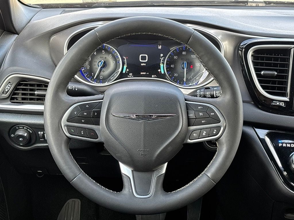 2025 Chrysler Pacifica Select