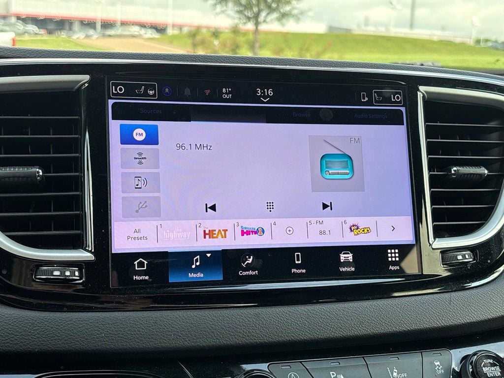 2025 Chrysler Pacifica Select