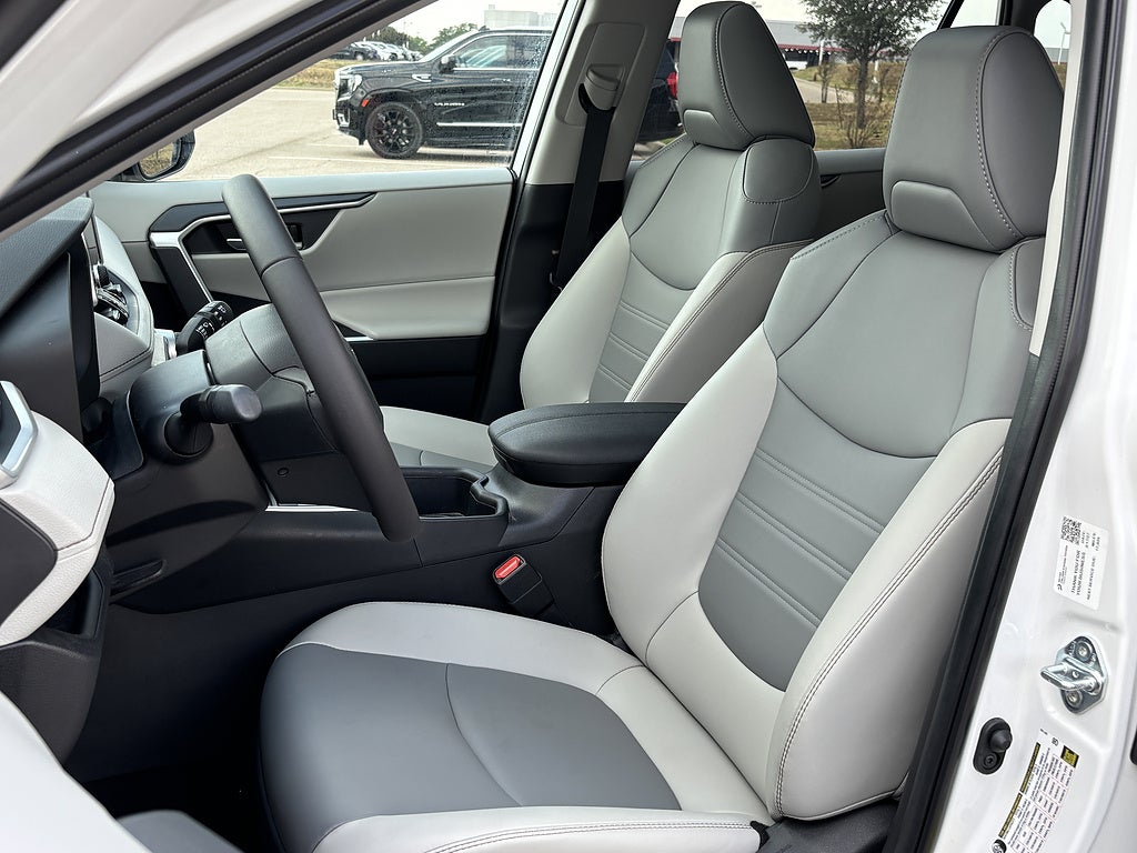 2025 Toyota RAV4 XLE Premium