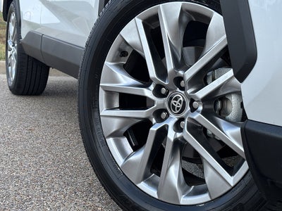 2025 Toyota RAV4 XLE Premium