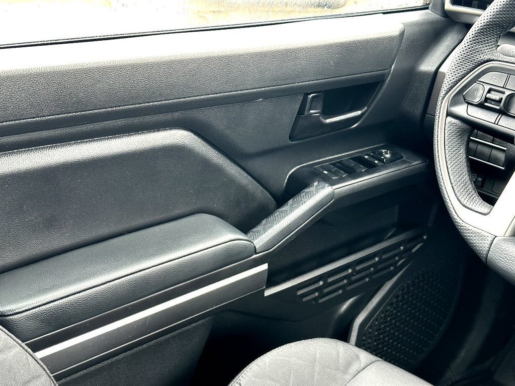 2025 Toyota Tacoma 4WD SR5