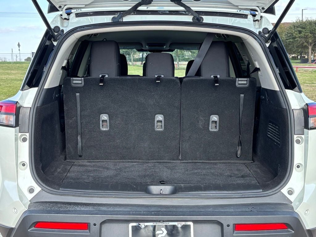 2024 Nissan Pathfinder SV