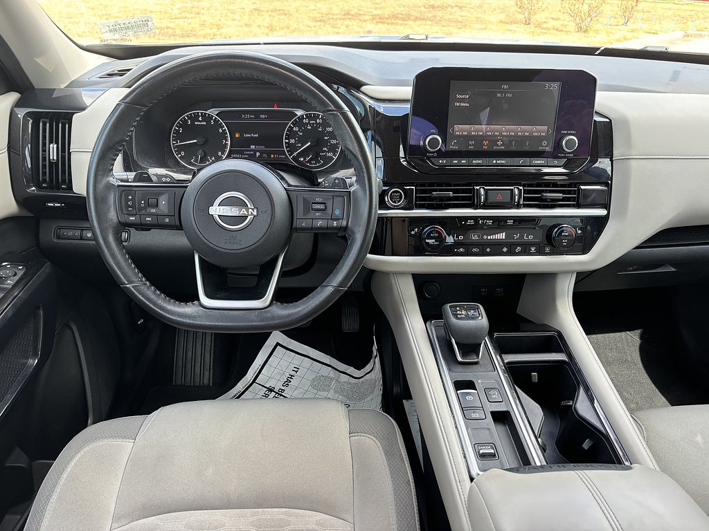 2022 Nissan Pathfinder SV