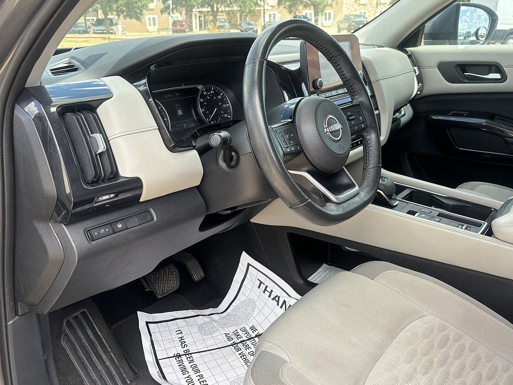 2022 Nissan Pathfinder SV