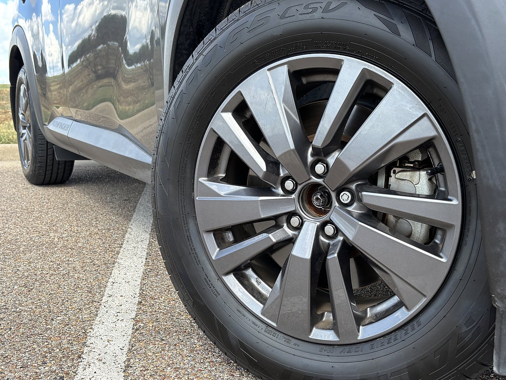 2022 Nissan Pathfinder SV