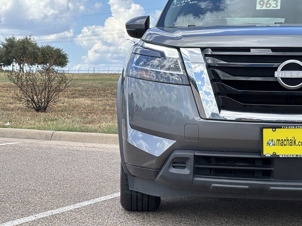 2022 Nissan Pathfinder SV