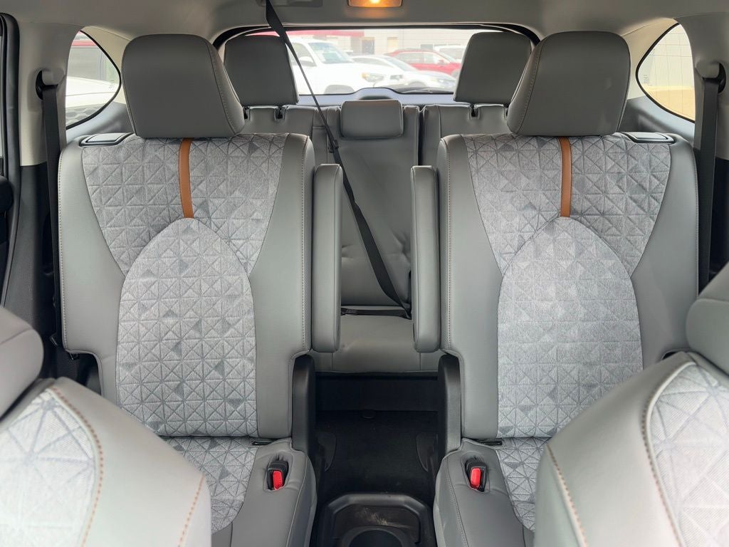 2023 Toyota Highlander Hybrid Bronze Edition