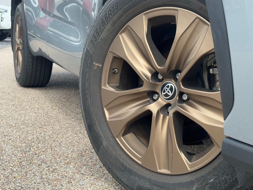 2023 Toyota Highlander Hybrid Bronze Edition