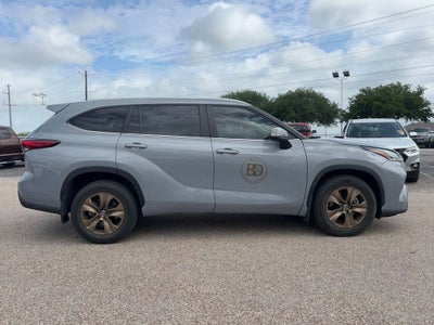 2023 Toyota Highlander Hybrid Bronze Edition
