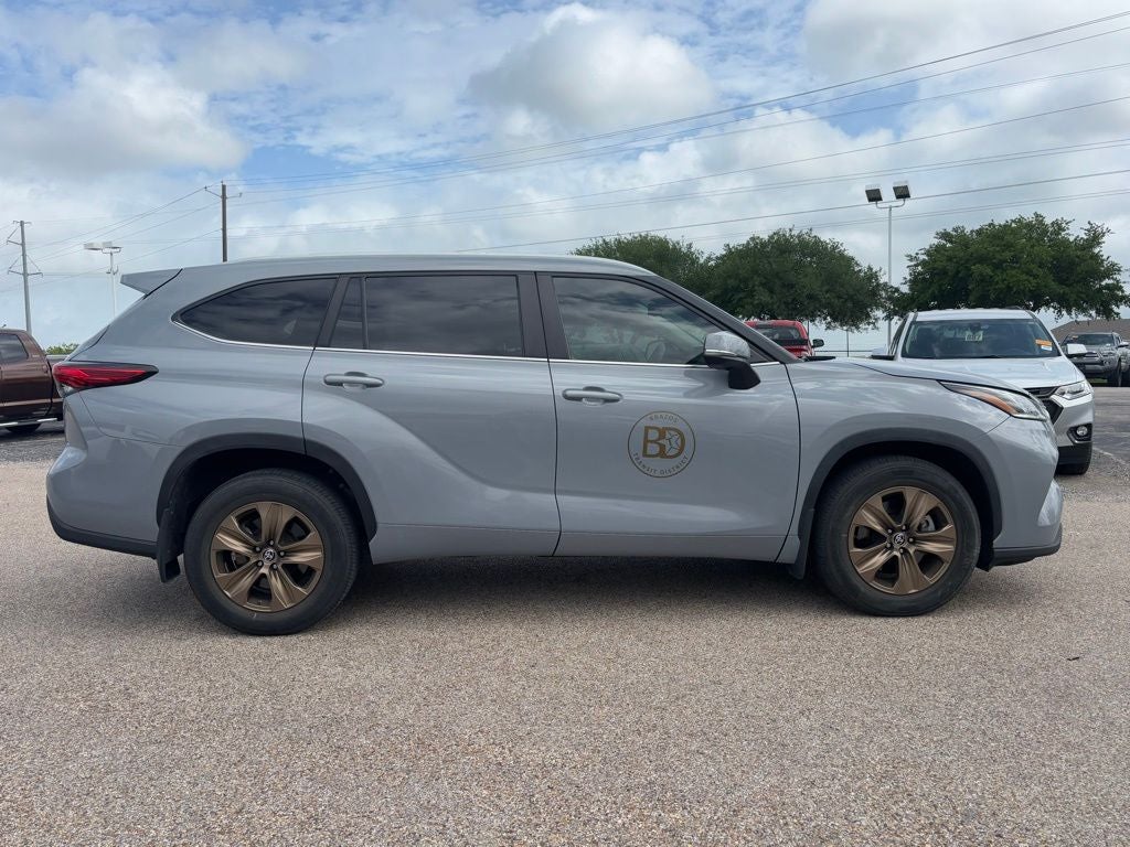 2023 Toyota Highlander Hybrid Bronze Edition