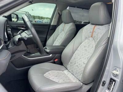 2023 Toyota Highlander Hybrid Bronze Edition