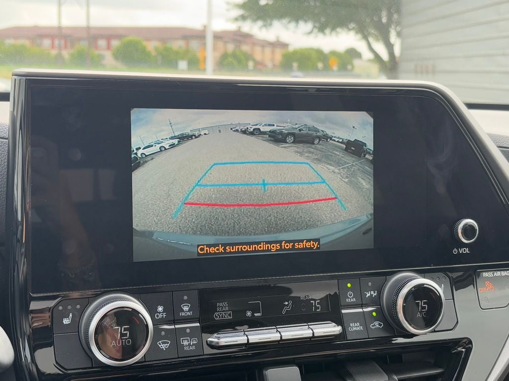 2023 Toyota Highlander Hybrid Bronze Edition