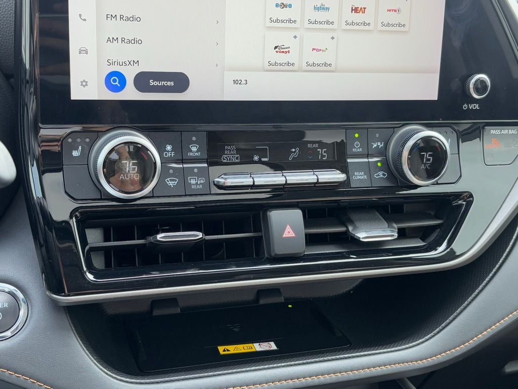 2023 Toyota Highlander Hybrid Bronze Edition