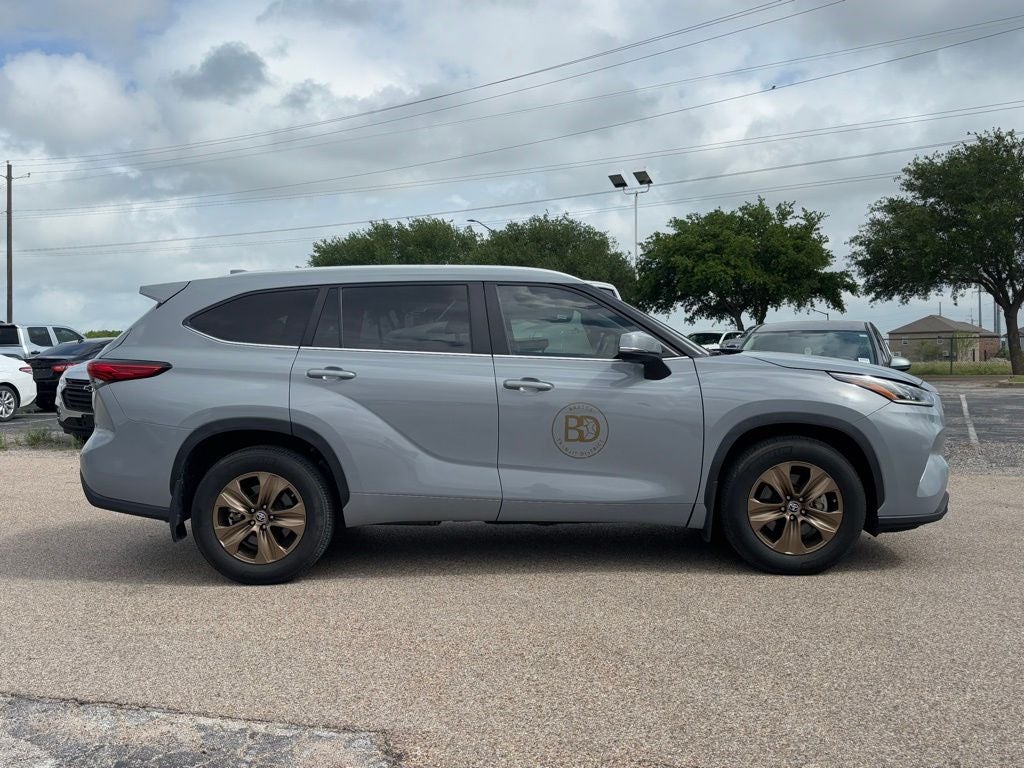 2023 Toyota Highlander Hybrid Bronze Edition