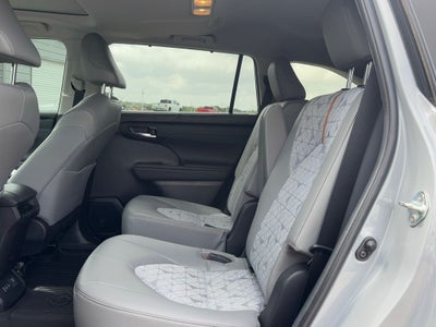 2023 Toyota Highlander Hybrid Bronze Edition