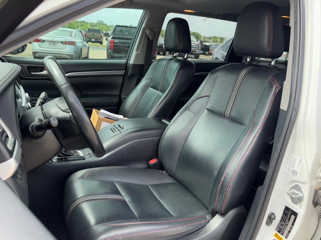 2019 Toyota Highlander SE