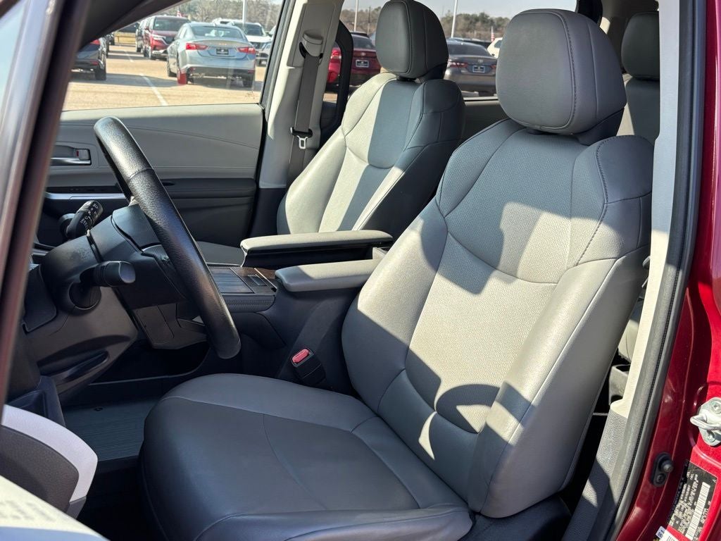 2023 Toyota Sienna XLE 8 Passenger