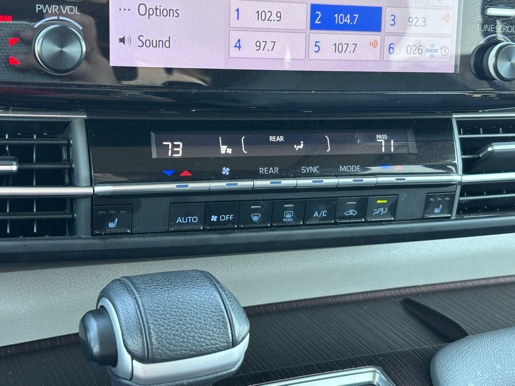 2023 Toyota Sienna XLE 8 Passenger