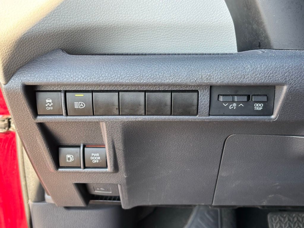 2023 Toyota Sienna XLE 8 Passenger