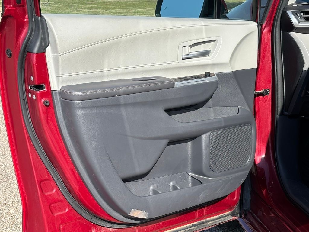 2023 Toyota Sienna XLE 8 Passenger