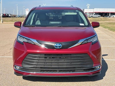 2023 Toyota Sienna XLE 8 Passenger