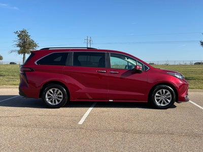 2023 Toyota Sienna XLE 8 Passenger