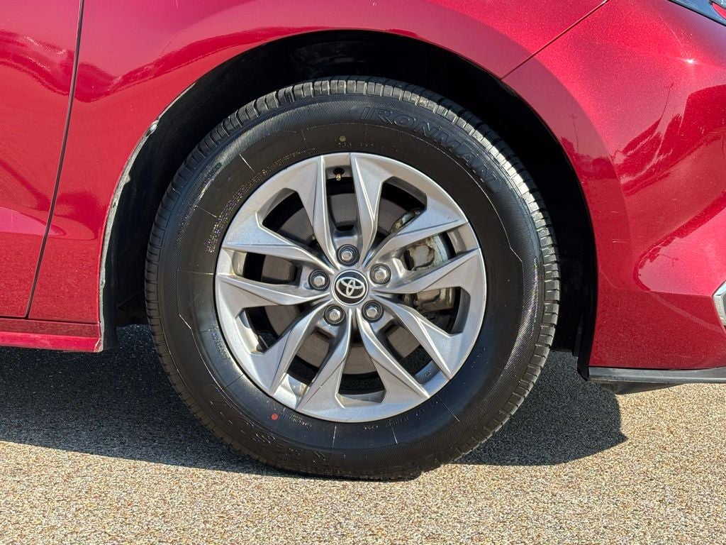 2023 Toyota Sienna XLE 8 Passenger