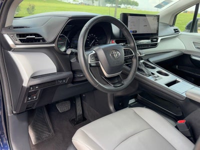 2025 Toyota Sienna XLE 8 Passenger