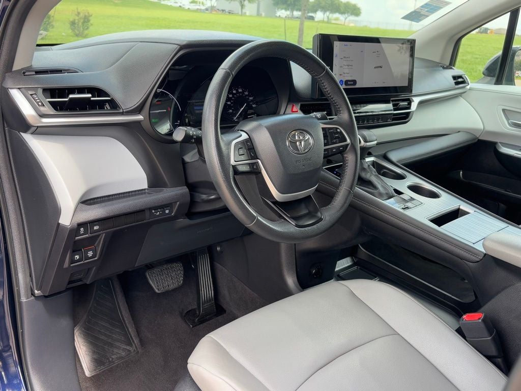 2025 Toyota Sienna XLE 8 Passenger