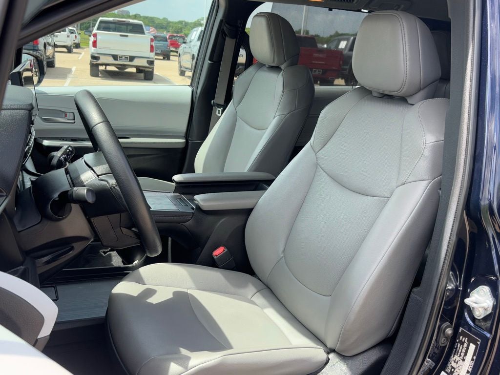 2025 Toyota Sienna XLE 8 Passenger