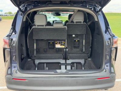 2025 Toyota Sienna XLE 8 Passenger
