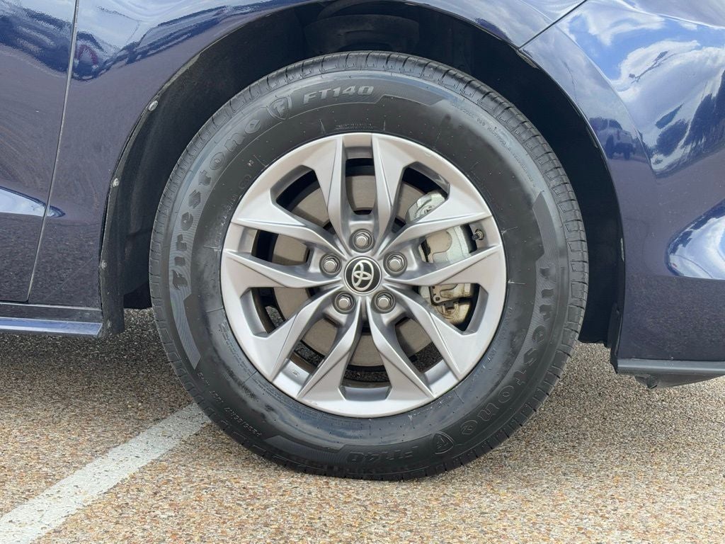 2025 Toyota Sienna XLE 8 Passenger