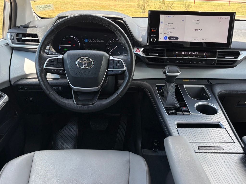 2025 Toyota Sienna XLE 8 Passenger
