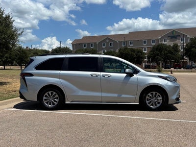 2025 Toyota Sienna XLE 8 Passenger
