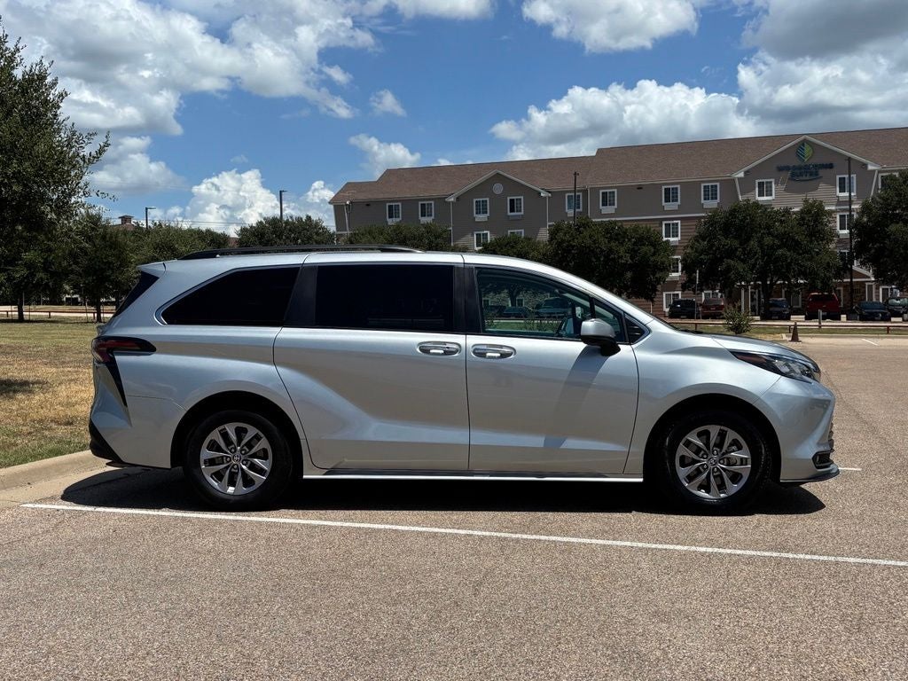 2025 Toyota Sienna XLE 8 Passenger