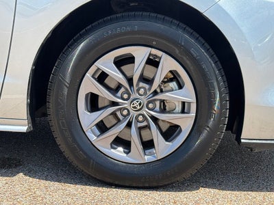 2025 Toyota Sienna XLE 8 Passenger