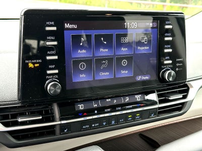 2024 Toyota Sienna XLE 8 Passenger