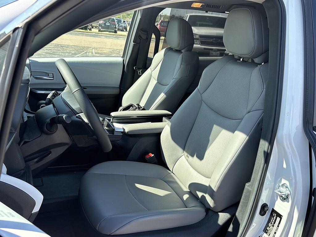 2026 Toyota Sienna XLE 8-Passenger