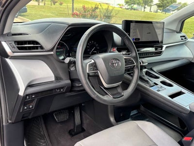 2025 Toyota Sienna XLE 8 Passenger