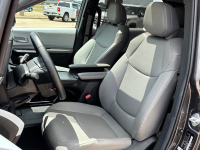 2025 Toyota Sienna XLE 8 Passenger