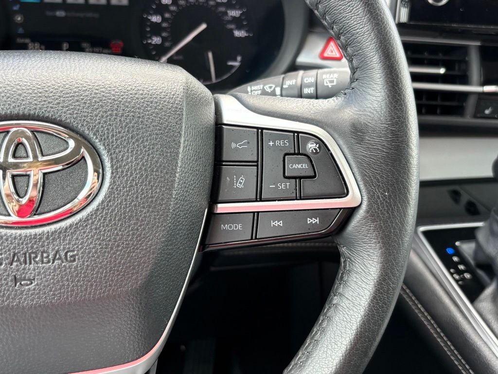 2025 Toyota Sienna XLE 8 Passenger