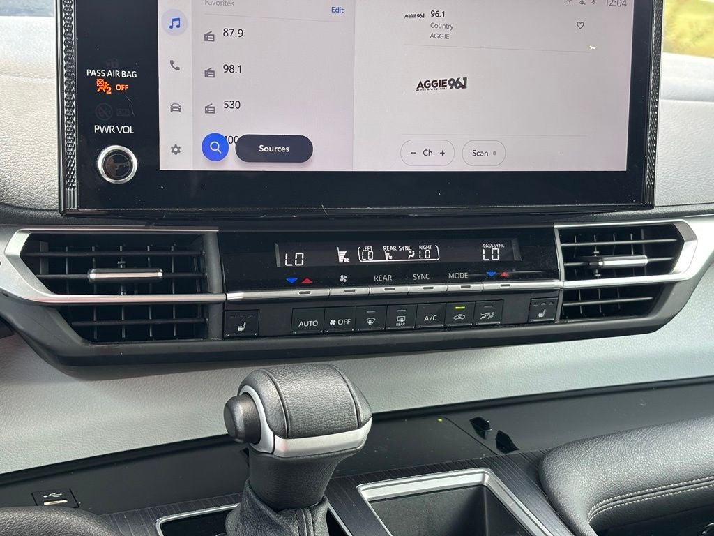 2025 Toyota Sienna XLE 8 Passenger