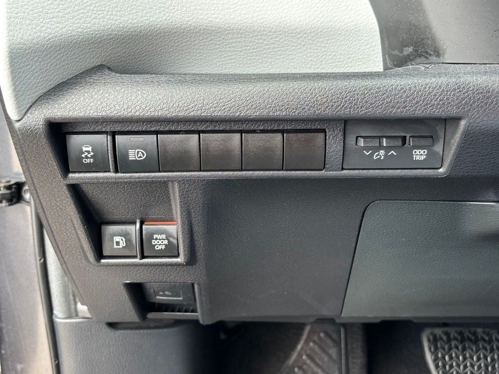 2025 Toyota Sienna XLE 8 Passenger