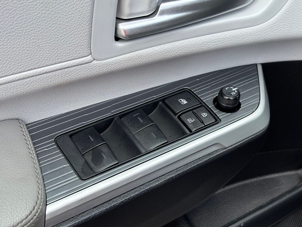 2025 Toyota Sienna XLE 8 Passenger