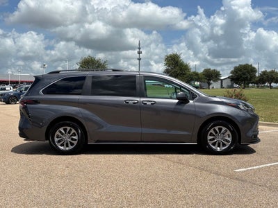 2025 Toyota Sienna XLE 8 Passenger