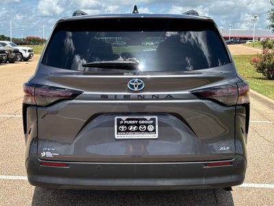 2025 Toyota Sienna XLE 8 Passenger