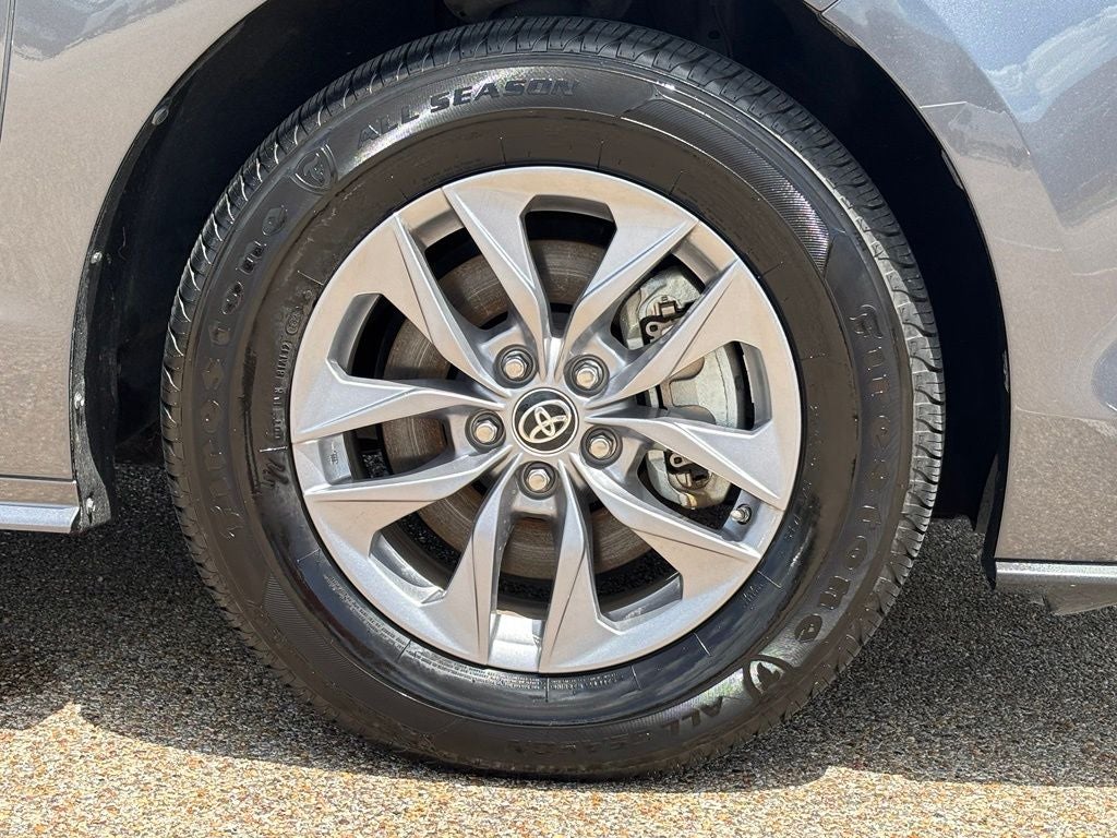 2025 Toyota Sienna XLE 8 Passenger